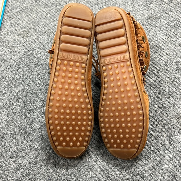 Minnetonka Women’s Double Fringe Side Zip Brown Boot (2944) - Picture 8 of 9